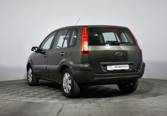 Подержанный автомобиль Ford Fusion 2007 года (7 фото)