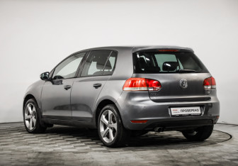 Подержанный автомобиль Volkswagen Golf Hatchback 2009 года (7 фото)