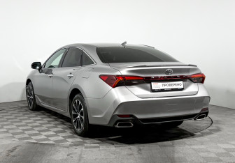 Подержанный автомобиль Toyota Avalon 2023 года (7 фото)