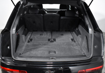 Подержанный автомобиль Audi Q7 2016 года (24 фото)