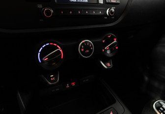 Подержанный автомобиль Kia Rio Hatchback 2017 года (15 фото)