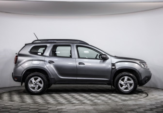 Подержанный автомобиль Renault Duster 2021 года (4 фото)