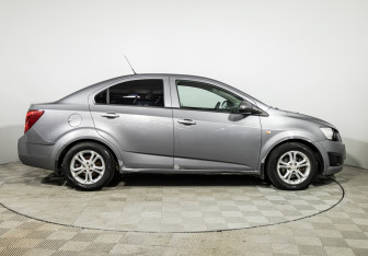 Подержанный автомобиль Chevrolet Aveo Sedan 2012 года (4 фото)
