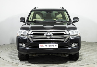 Подержанный автомобиль Toyota Land Cruiser Suv 2015 года (5 фото)