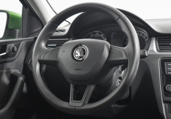 Подержанный автомобиль Skoda Rapid Liftback 2018 года (14 фото)