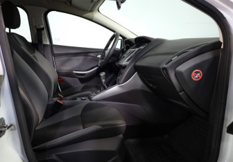 Подержанный автомобиль Ford Focus Hatchback 2013 года (20 фото)