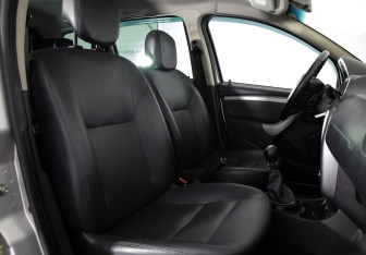 Подержанный автомобиль Renault Duster 2013 года (17 фото)