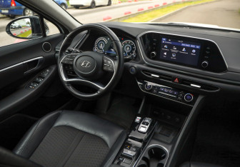 Подержанный автомобиль Hyundai Sonata 2021 года (10 фото)