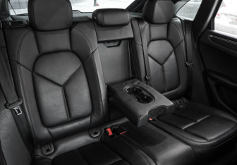 Подержанный автомобиль Porsche Macan 2016 года (34 фото)