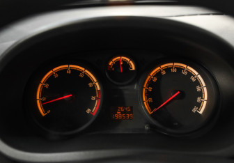Подержанный автомобиль Opel Corsa 2013 года (12 фото)