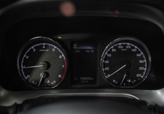 Подержанный автомобиль Toyota RAV4 2016 года (13 фото)