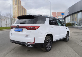 Подержанный автомобиль Changan CS95 2022 года (4 фото)
