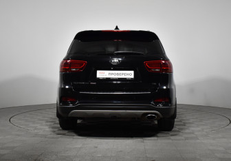 Подержанный автомобиль Kia Sorento 2018 года (6 фото)