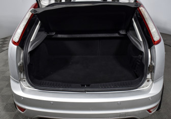 Подержанный автомобиль Ford Focus Hatchback 2010 года (18 фото)