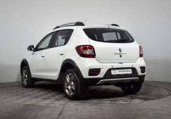 Подержанный автомобиль Renault Sandero 2021 года (7 фото)