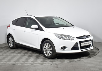 Подержанный автомобиль Ford Focus Hatchback 2014 года (3 фото)