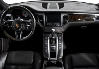 Подержанный автомобиль Porsche Macan 2015 года (16 фото)