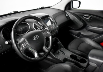 Подержанный автомобиль Hyundai ix35 2015 года (9 фото)