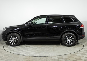 Подержанный автомобиль Volkswagen Touareg 2015 года (8 фото)
