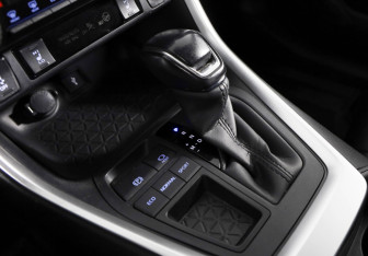 Подержанный автомобиль Toyota RAV4 2021 года (14 фото)