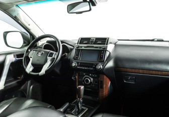 Подержанный автомобиль Toyota Land Cruiser Prado 2014 года (9 фото)