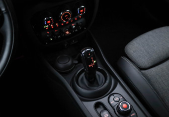 Подержанный автомобиль MINI Clubman Wagon 2019 года (21 фото)