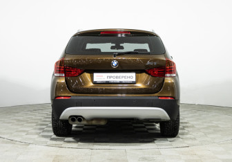Подержанный автомобиль BMW X1 2012 года (6 фото)