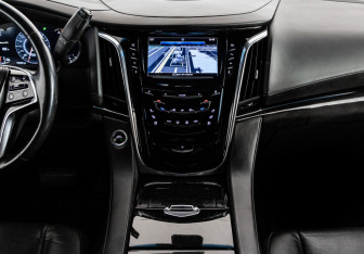 Подержанный автомобиль Cadillac Escalade Suv 2016 года (15 фото)