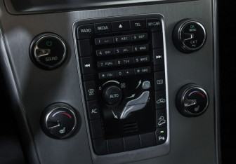 Подержанный автомобиль Volvo XC60 2012 года (15 фото)