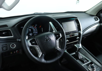 Подержанный автомобиль Mitsubishi Montero Sport 2022 года (14 фото)