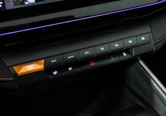 Подержанный автомобиль Changan UNI-V 2024 года (18 фото)