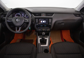 Подержанный автомобиль Skoda Octavia Liftback 2016 года (9 фото)