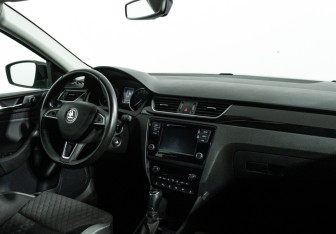 Подержанный автомобиль Skoda Rapid Liftback 2017 года (9 фото)