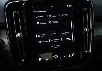 Подержанный автомобиль Volvo XC40 2021 года (17 фото)