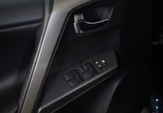 Подержанный автомобиль Toyota RAV4 2017 года (21 фото)