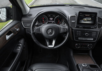Подержанный автомобиль Mercedes-Benz GLE 2016 года (14 фото)