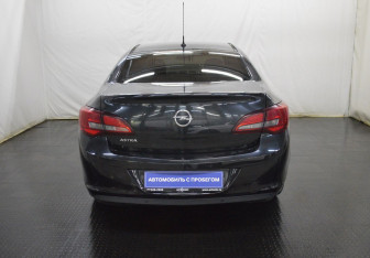 Подержанный автомобиль Opel Astra Sedan 2014 года (6 фото)