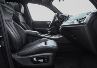 Подержанный автомобиль BMW X5 2019 года (27 фото)