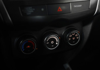 Подержанный автомобиль Mitsubishi ASX 2013 года (13 фото)