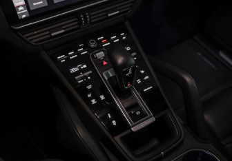 Подержанный автомобиль Porsche Cayenne 2021 года (25 фото)