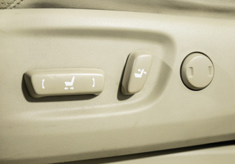 Подержанный автомобиль Toyota Land Cruiser Prado 2009 года (15 фото)