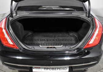 Подержанный автомобиль Jaguar XJ 2016 года (119 фото)