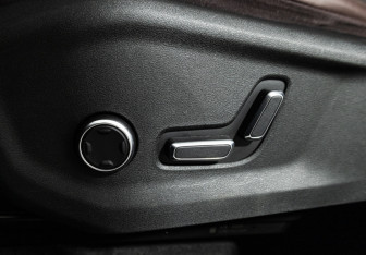 Подержанный автомобиль Geely Monjaro 2023 года (15 фото)