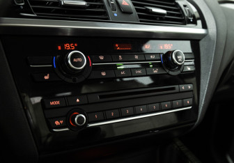 Подержанный автомобиль BMW X3 2014 года (17 фото)