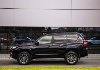 Подержанный автомобиль Toyota Land Cruiser Prado 2018 года (9 фото)