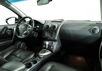 Подержанный автомобиль Nissan Qashqai 2013 года (9 фото)