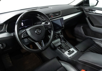 Подержанный автомобиль Skoda Superb Liftback 2019 года (11 фото)