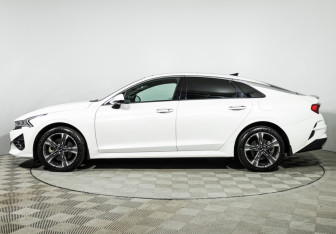 Подержанный автомобиль Kia K5 2020 года (8 фото)