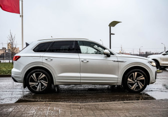 Подержанный автомобиль Volkswagen Touareg 2021 года (5 фото)