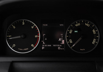 Подержанный автомобиль Land Rover Discovery 2014 года (14 фото)
